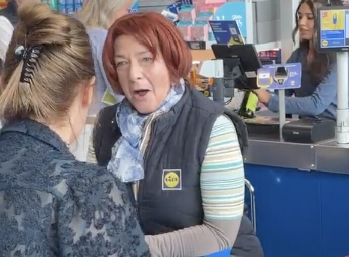 Tante Carine from 'Nonkels' Works as a Supermarket Cashier in Kortrijk