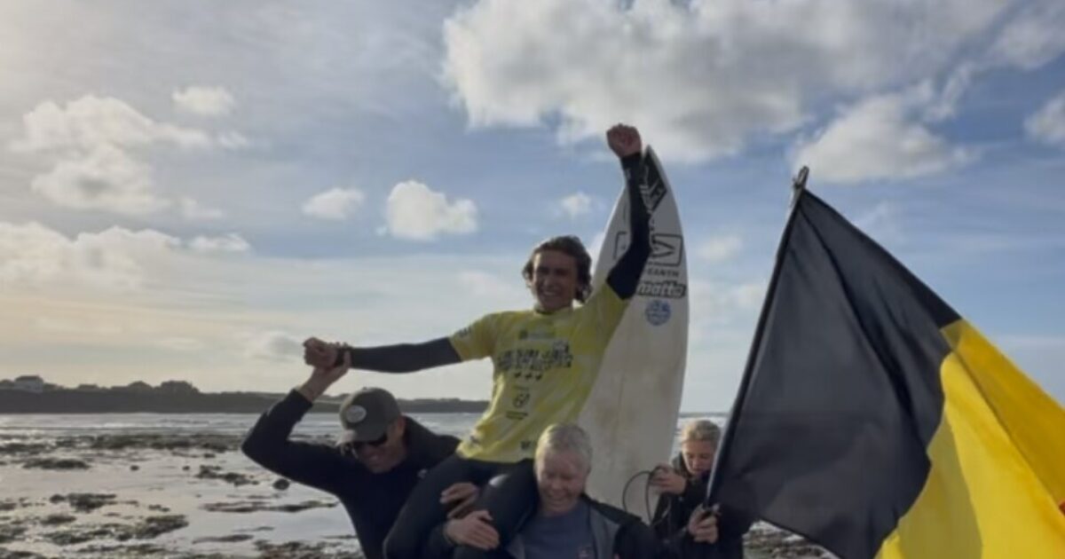 Kamiel Deraeve kroont zich tot Europees kampioen golfsurfen bij U16