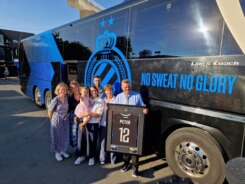 Peter (61) is al 27 jaar vaste buschauffeur van Club Brugge: “Je maakt echt deel uit van de ploeg”