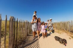 Meer dan 300 Pet Parents en 200 teckels op 1e Belgische Just Russel Sausage Walk In Blankenberge