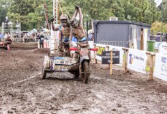Marvin Vanluchene en Ben van den Bogaart uit Oostrozebeke zijn wereldkampioen zijspanmotorcrossen.