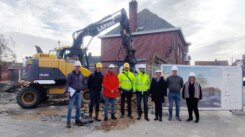 Afbraakwerken aan schoolsite VBS De Ooievaar in Poelkapelle gestart