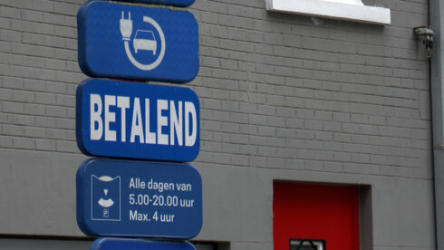 310 BB LINKS laadpalenparkeerschijf
