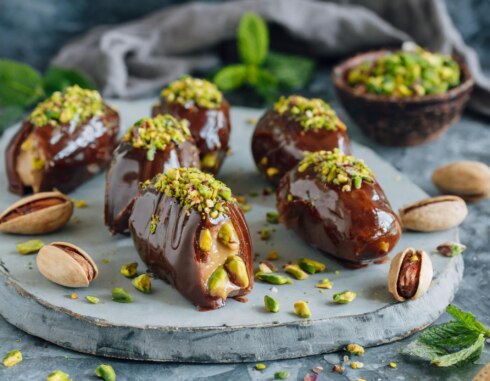 Firefly gevulde dadels omhuld met chocolade en pistache 55903
