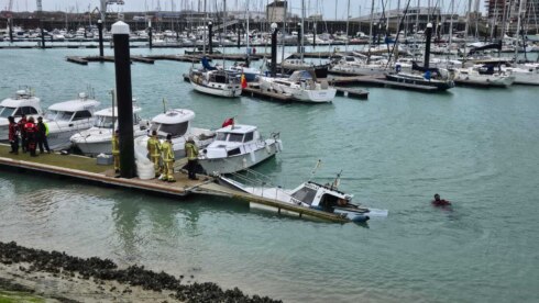 Vissersbootje zinkt deels in jachthaven van Blankenberge