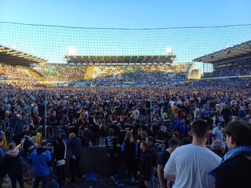 Club brugge kampioen 2024 voetbalveld stadion