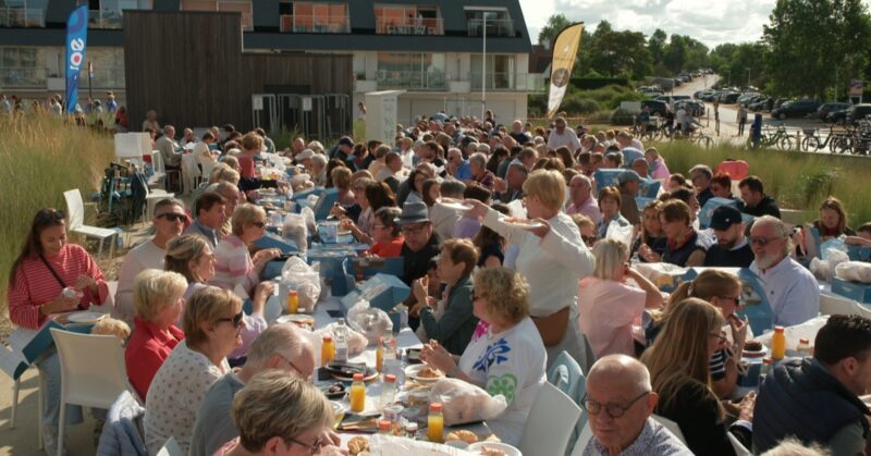 Geen Bel­gisch record lang­ste ont­bijt­ta­fel in Nieuw­poort, wél lang­ste polonaise