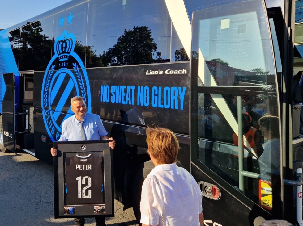 Peter (61) is al 27 jaar vaste buschauffeur van Club Brugge: “Je maakt echt deel uit van de ploeg”