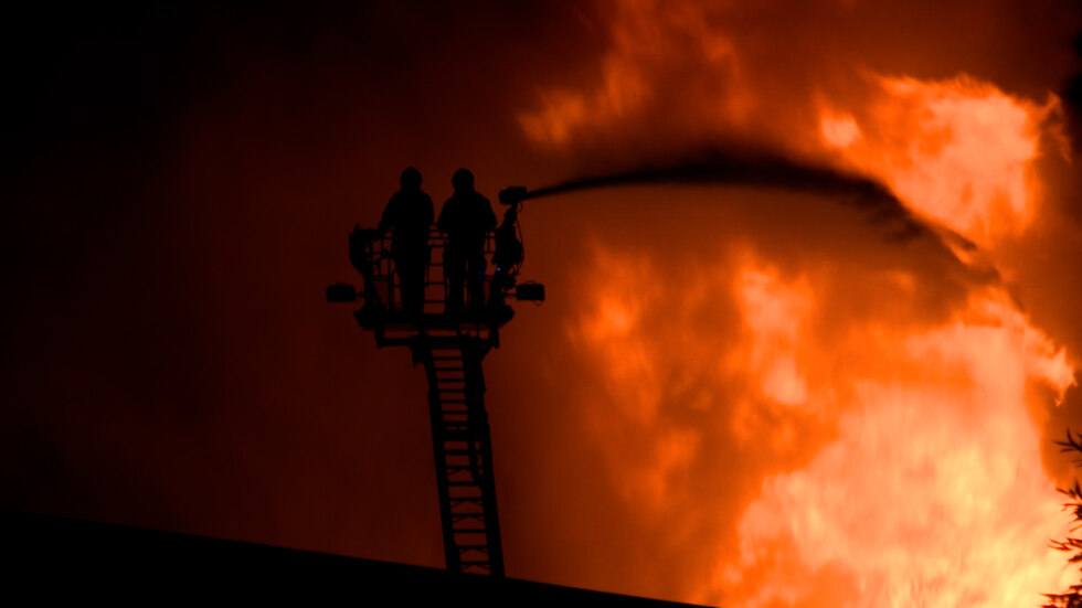 Uitslaande brand bij afvalverwerkend bedrijf Vanheede in Roeselare