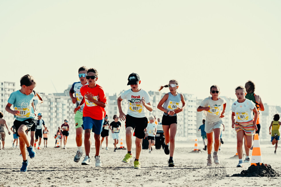 740 lopers trotseren de wind tijdens Strandloop Knokke-Heist