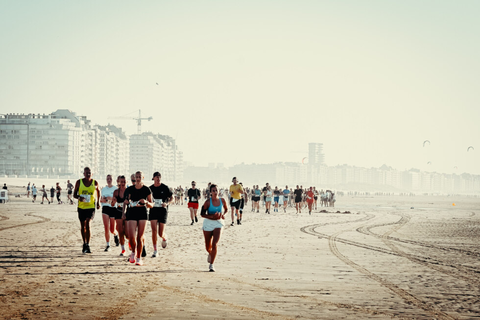 740 lopers trotseren de wind tijdens Strandloop Knokke-Heist