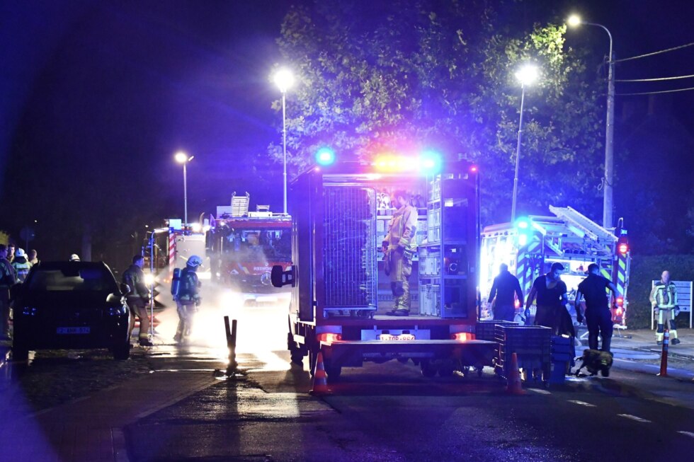 "Onderzoek loopt volop": man (60) sterft bij woningbrand in Roeselare, vrouw (61) met rookintoxicatie naar ziekenhuis