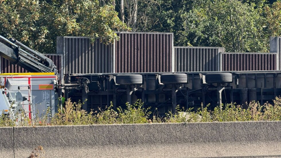 Gekantelde vrachtwagen E40 Loppem 1