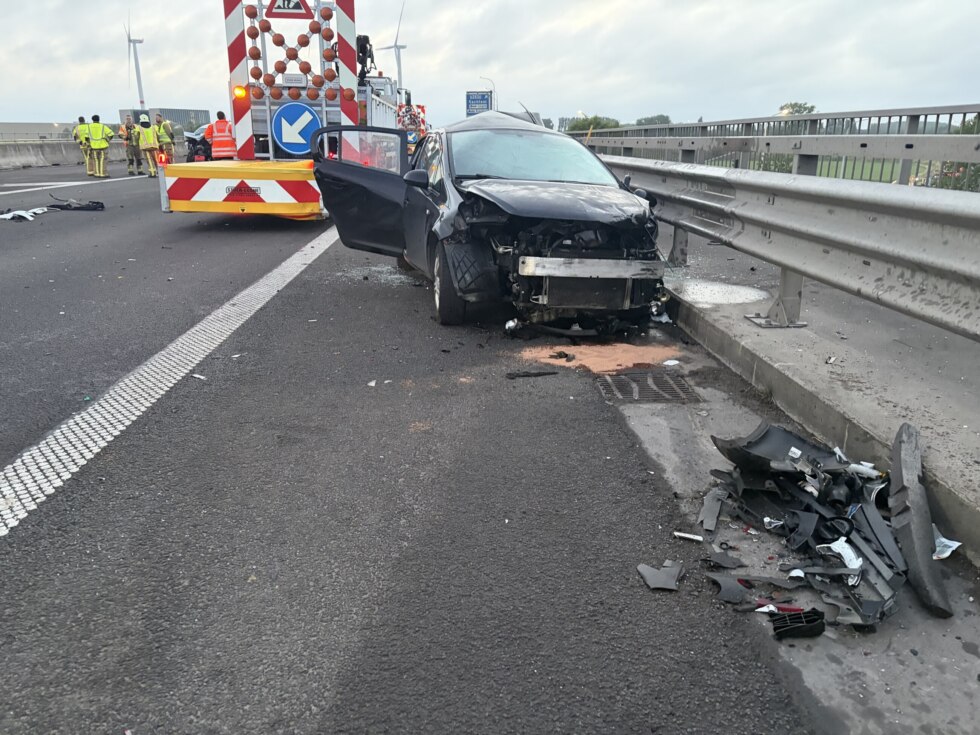 Man (39) en kind (4) buiten levensgevaar na ongeval op afrit van E403 in Roeselare met zes gewonden