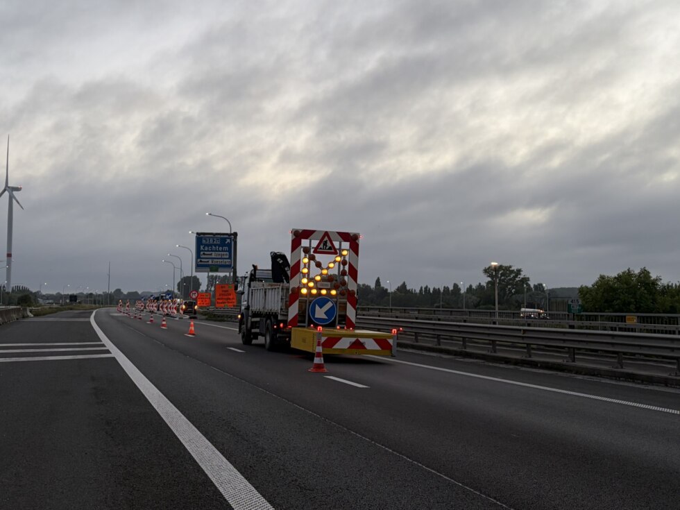 Man (39) en kind (4) buiten levensgevaar na ongeval op afrit van E403 in Roeselare met zes gewonden