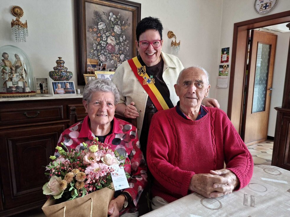 Astrid (90) en Frans (94) uit Moorslede zijn 71 jaar getrouwd: "Onze eerste kus was aan het kasteel"