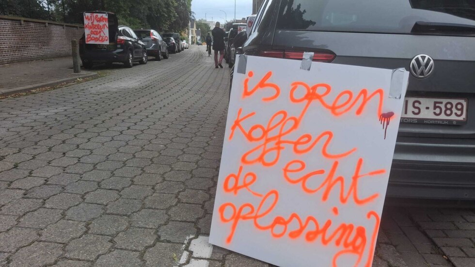Protest parkeerbeleid school Kortrijk