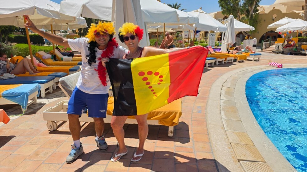 Belgische en Egyptische supporters kijken samen uit naar WK-match in Egyptisch hotel van Waregemnaar Christophe