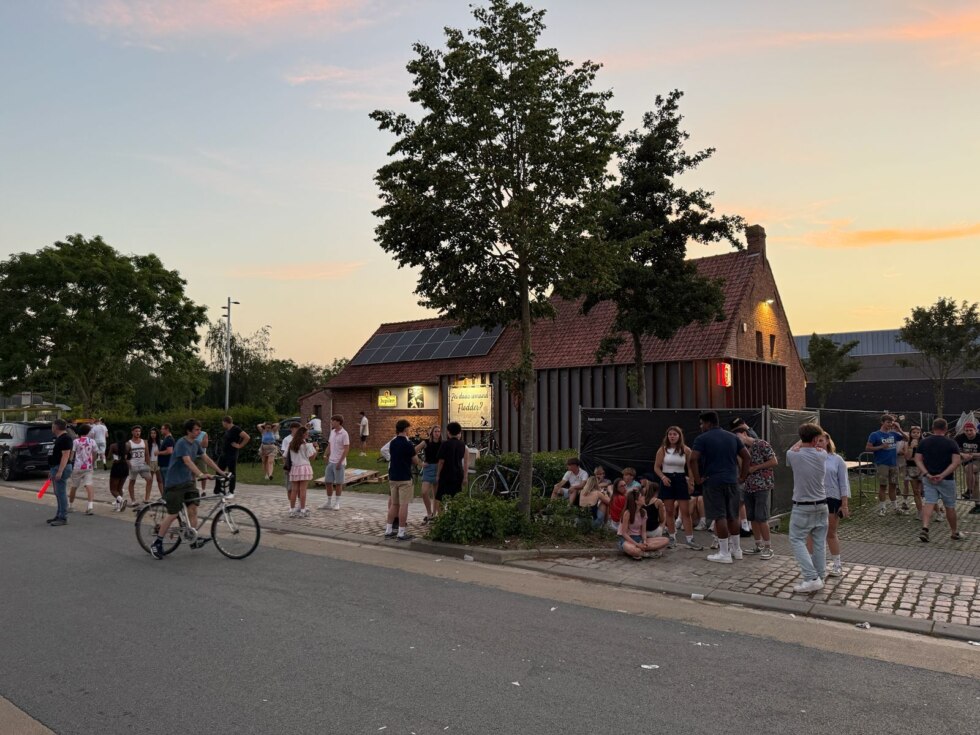 Zomerbar van Chiro in Langemark stopgezet nadat 3x zoveel volk komt opdagen en vechtpartij