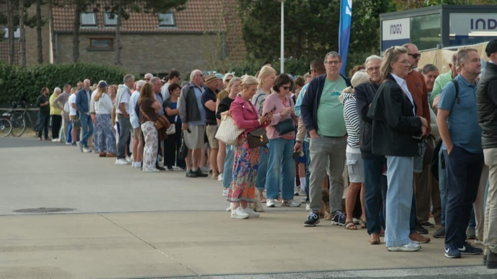 Wachtrij voor poging langste ontbijttafel Nieuwpoort