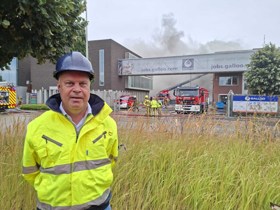 Rook- en geurhinder na zware brand bij afvalverwerkend bedrijf Galloo in Menen: "Sluit ramen en deuren"