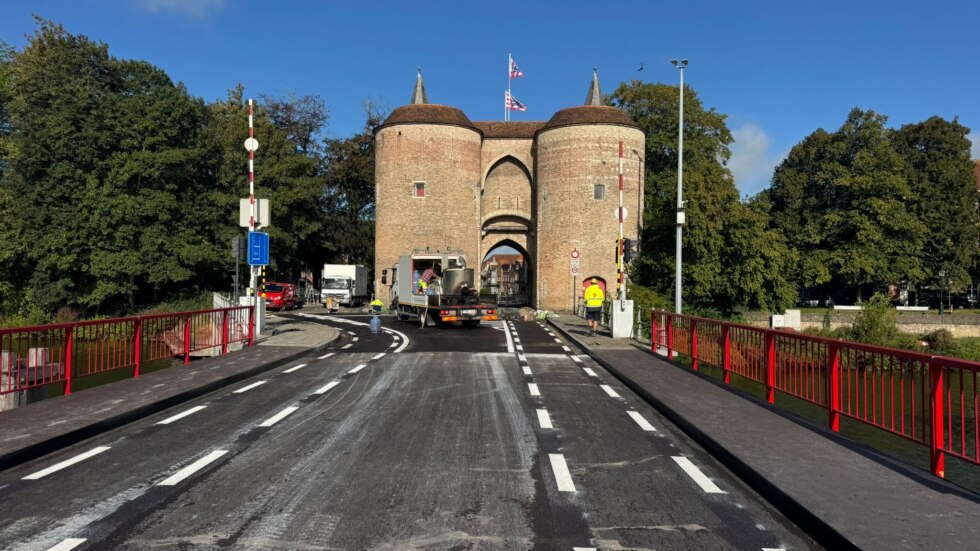 Gentpoortbrug in Brugge vanavond weer open voor verkeer na 2,5 maand werken