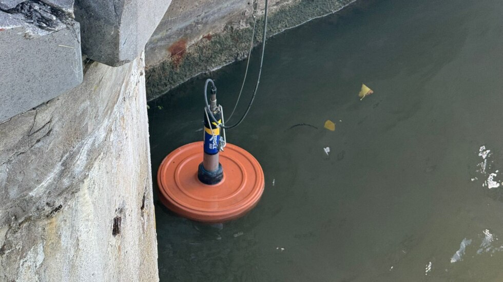Nieuwe watersensoren meten voortaan 24 op 24 uur waterkwaliteit in Brugge