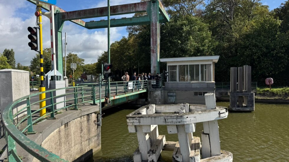 Nieuwe watersensoren meten voortaan 24 op 24 uur waterkwaliteit in Brugge