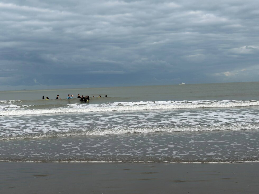 Swim-Safe leert jongeren uit heel Vlaanderen de gevaren van de zee herkennen in Blankenberge