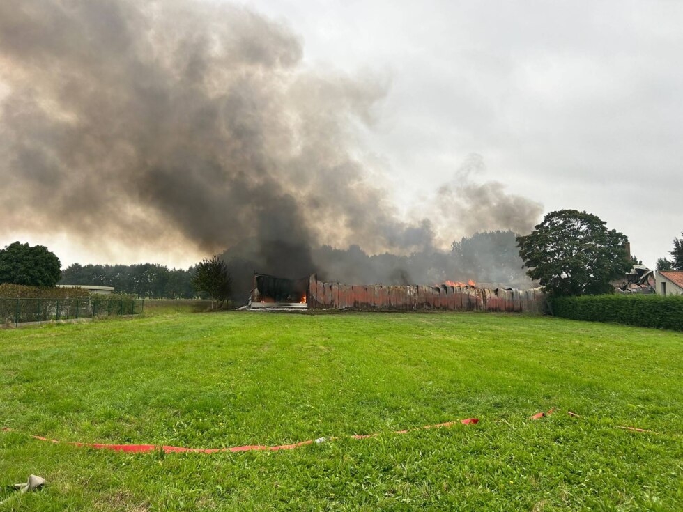 Uitbranden loods Oostrozebeke