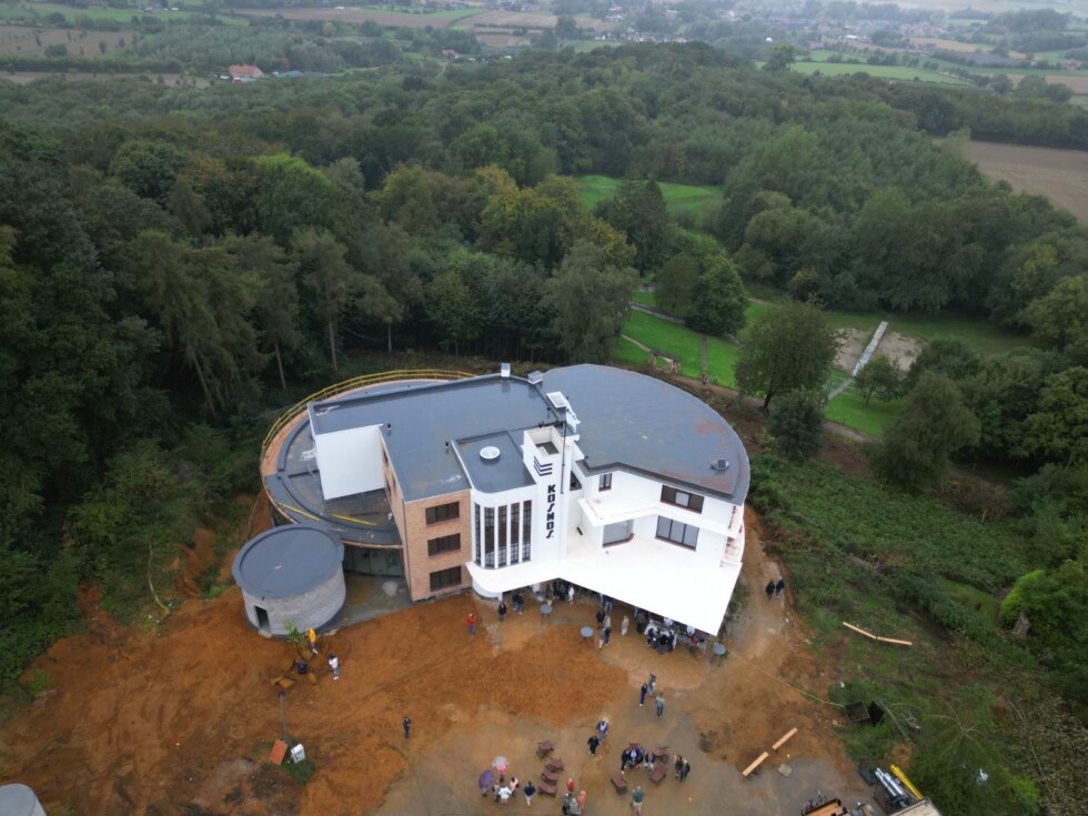 Dronebeeld Hotel Kosmos