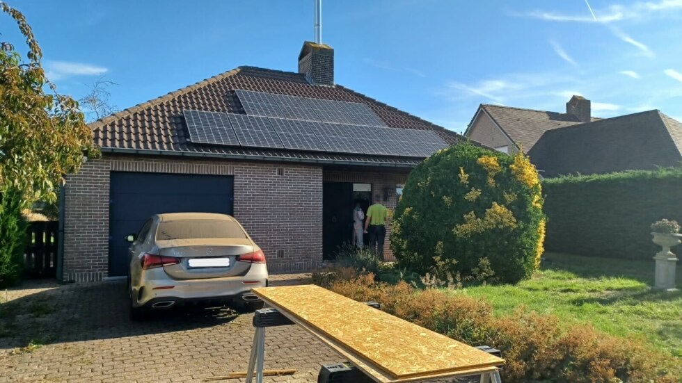 Man (60) sterft bij woningbrand in Roeselare, vrouw (61) met rookintoxicatie naar ziekenhuis