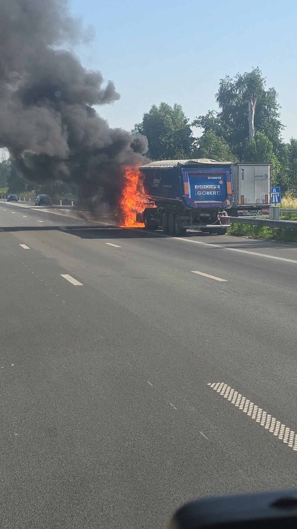 Brandende vrachtwagen