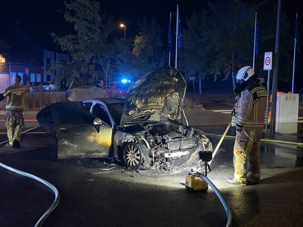 Brandende wagen Tielt