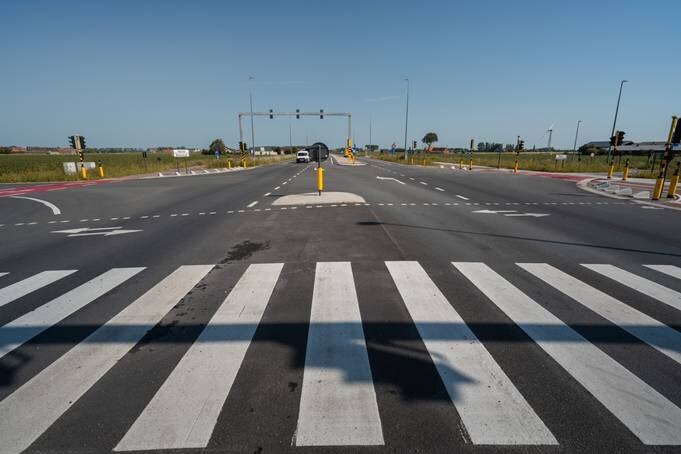 Werken Ieperse Steenweg (N8) tussen Veurne en Alveringem zitten er op