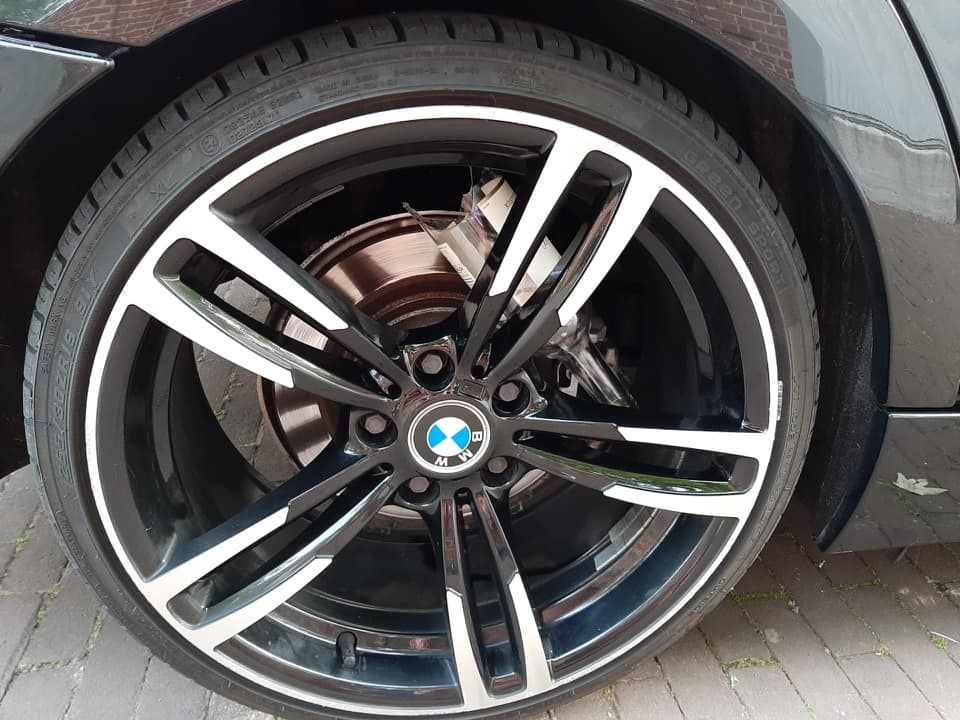 2019-08-23 00:00:00 - BMW bekrast met racistische tekst in Roeselare - 69437557_922639031431112_8423981926175473664_n.jpg