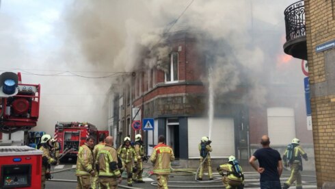 2019-08-11 00:00:00 - Man springt uit raam na uitslaande brand