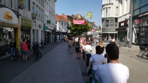 2020-04-27 00:00:00 - Nu al bijzonder druk in winkelstraat Kortrijk