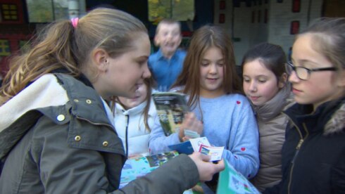 2017-11-13 00:00:00 - Izegemse school brengt eigen Panini-stickerboek uit