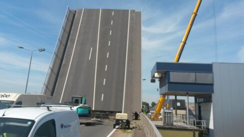 2016-08-16 00:00:00 - Werken aan Verbindingssluis en Boudewijnbrug