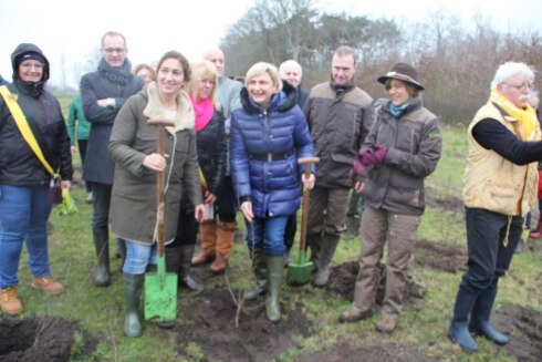 2020-02-08 00:00:00 - Ministers Demir en Crevits planten bomen in Zedelgem 