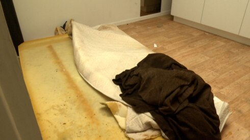 2023-03-07 00:00:00 - Leegstaand winkelpand gekraakt in Ieper: "er liggen uitwerpselen en matrassen"