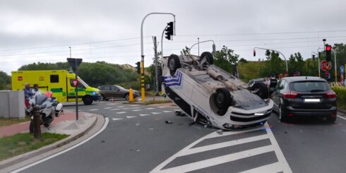 2019-06-27 00:00:00 - Politiewagen over de kop, verschillende lichtgewonden