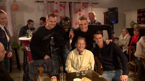 2016-11-08 00:00:00 - Spelers en supporters Essevee vieren herfsttitel