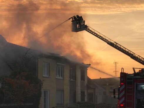 2017-10-19 00:00:00 - Zware brand vernielt woningen in Aartrijke