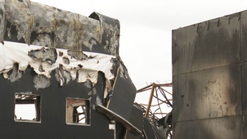 2021-04-07 00:00:00 - Grote ravage na verwoestende brand, bedrijfsleider blijft strijdvaardig