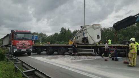 2019-06-05 00:00:00 - Wevelgem: Hinder E403 door ongeval met 3 vrachtwagens