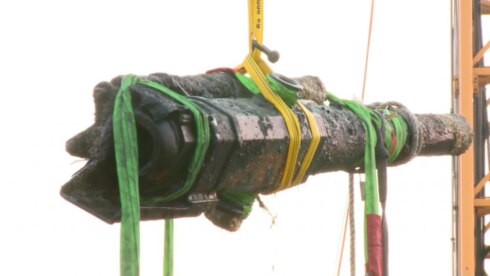 2018-02-08 00:00:00 - Kanon Duitse onderzeeër aan land gebracht