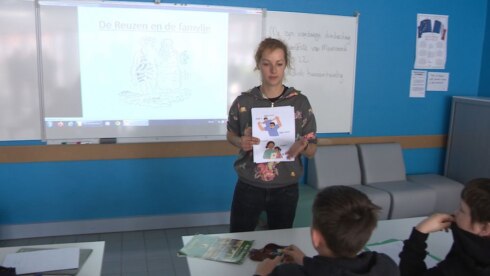 2022-05-13 00:00:00 - Ouders in Cassel willen hun kind West-Vlaams aanleren: "Grensregio's groeien naar elkaar toe"