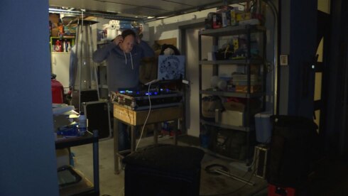 2020-03-22 00:00:00 - 8 Izegemse DJ’s draaien plaatjes vanuit hun garage